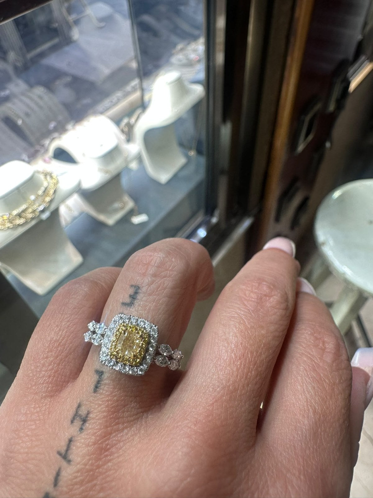 Fancy Sarı Pırlanta Halo Yüzük